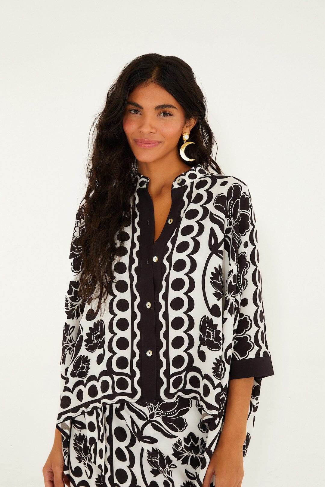 Off-White Floral Arabesque Buttoned Shirt | FARM Rio