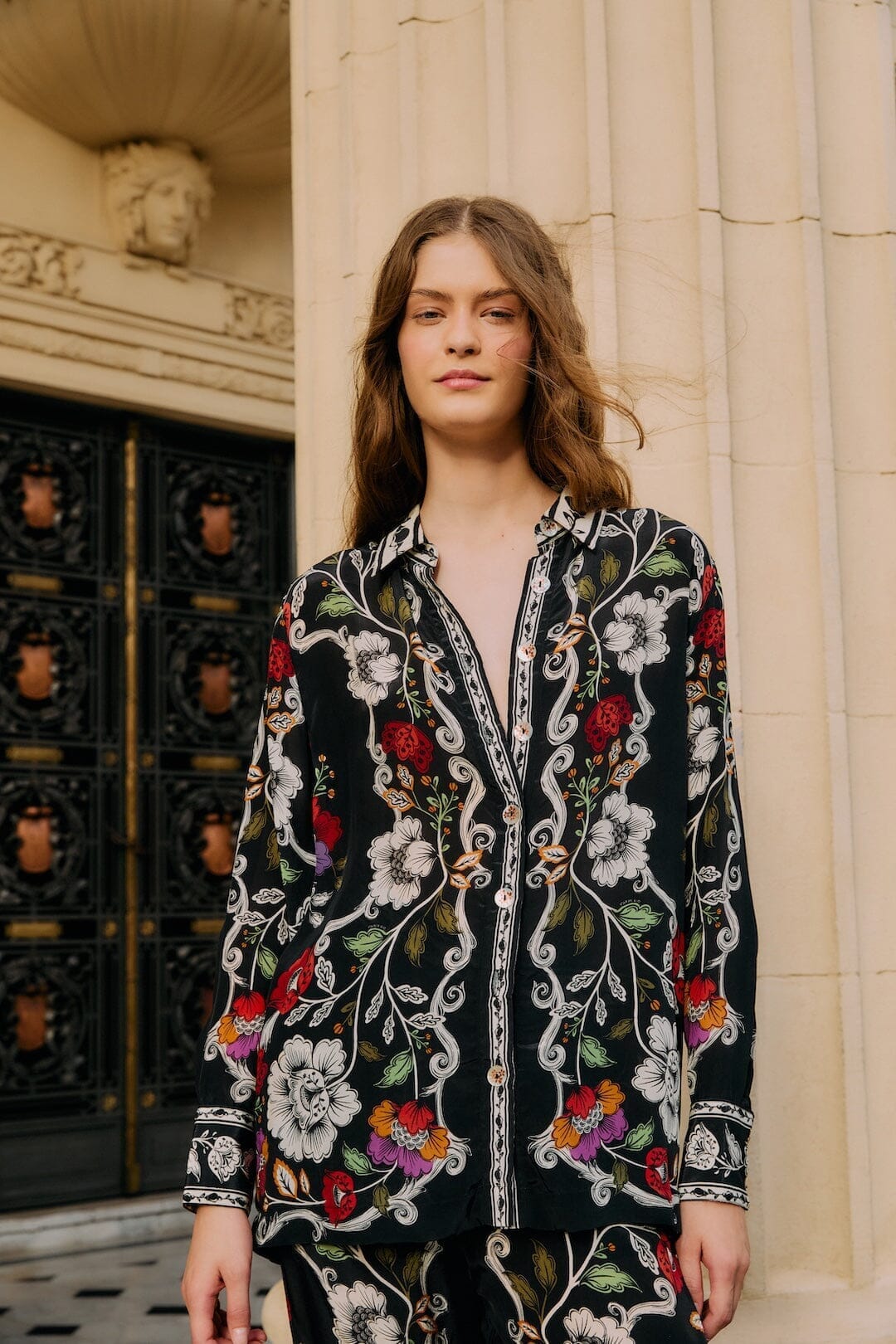 Black Rococo Flowers Collared Buttoned Shirt | FARM Rio