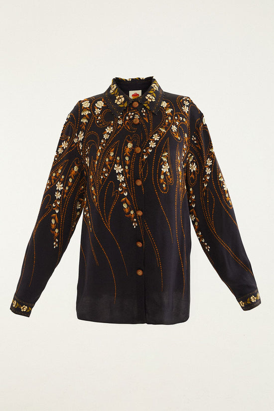 FARM Rio model wearing the Black Garden Printed Buttons Lenzing� Ecovero� Viscose Shirt