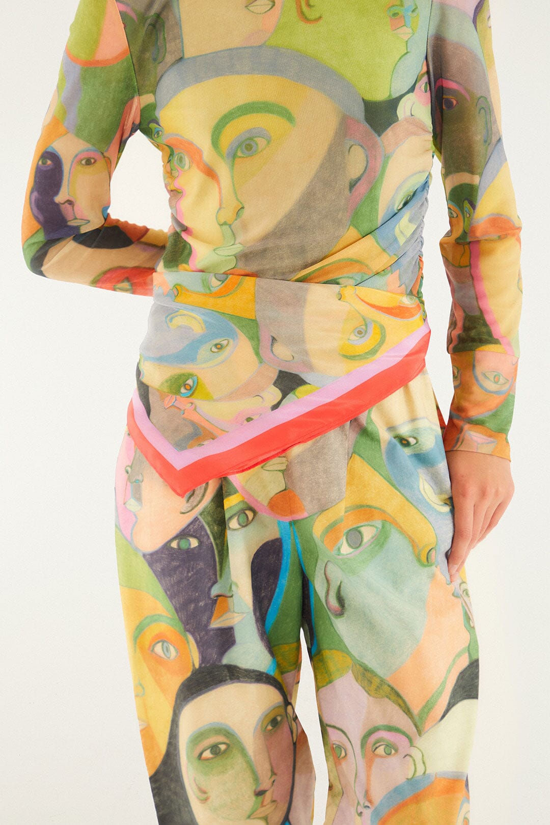 FARM Rio model wearing the Crowded Series Drawing Scarf