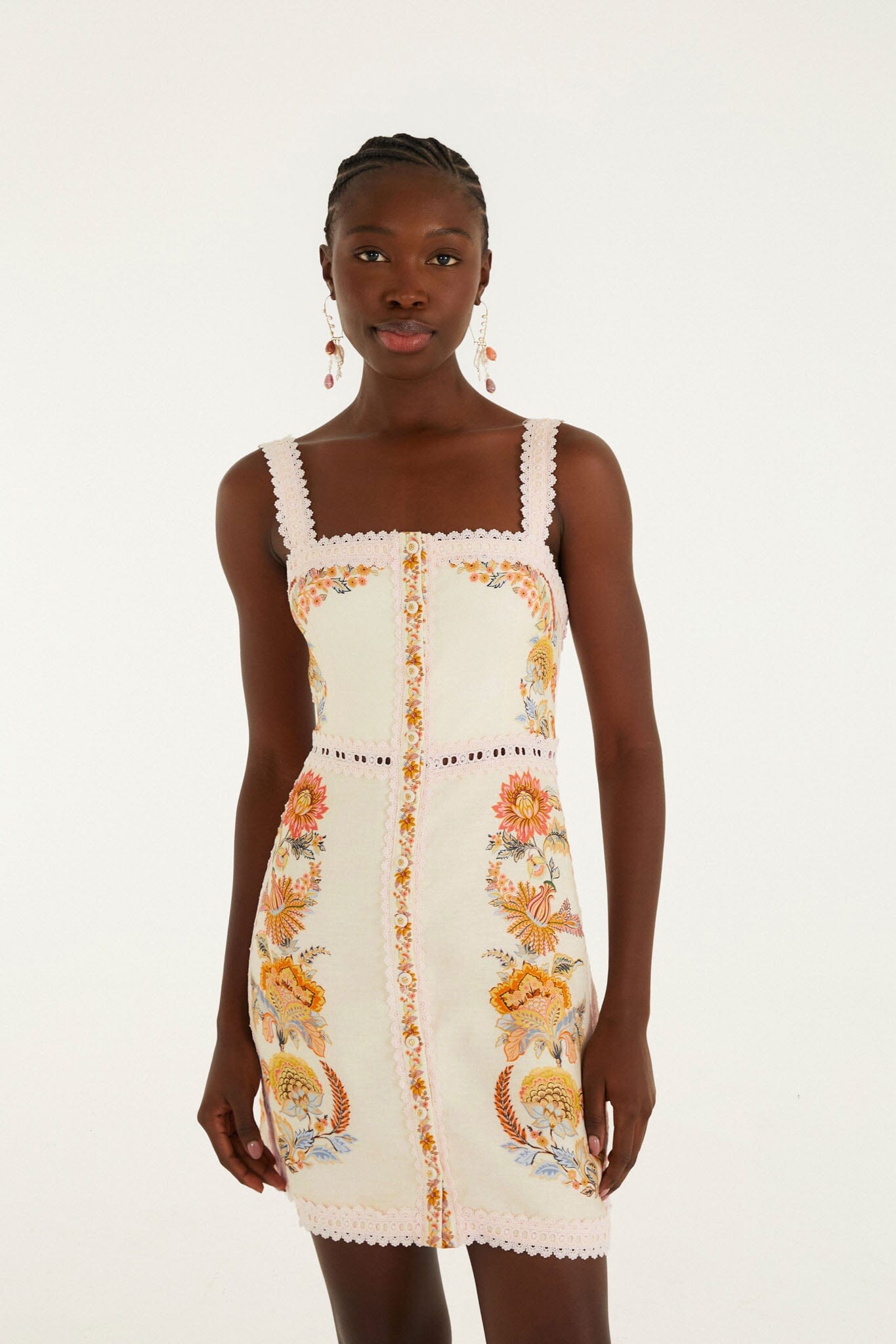 FARM Rio model wearing the Light Pink Ligia Lace Buttoned Euroflax Premium Linen Mini Dress