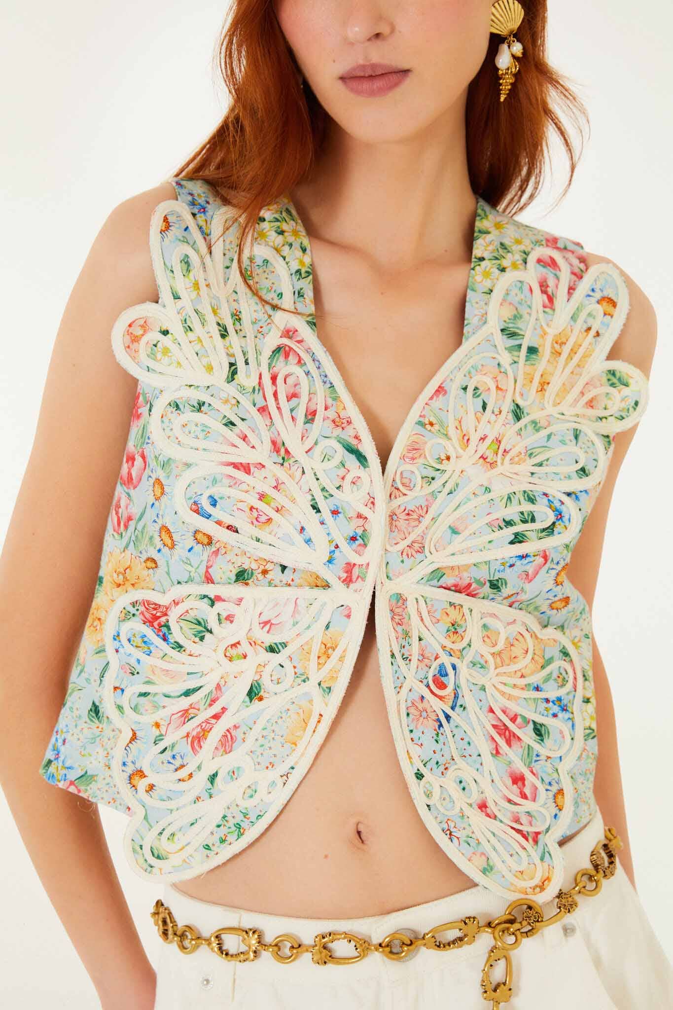 FARM Rio model wearing the Multicolor Rendeira 3d Euroflax Premium Linen Vest