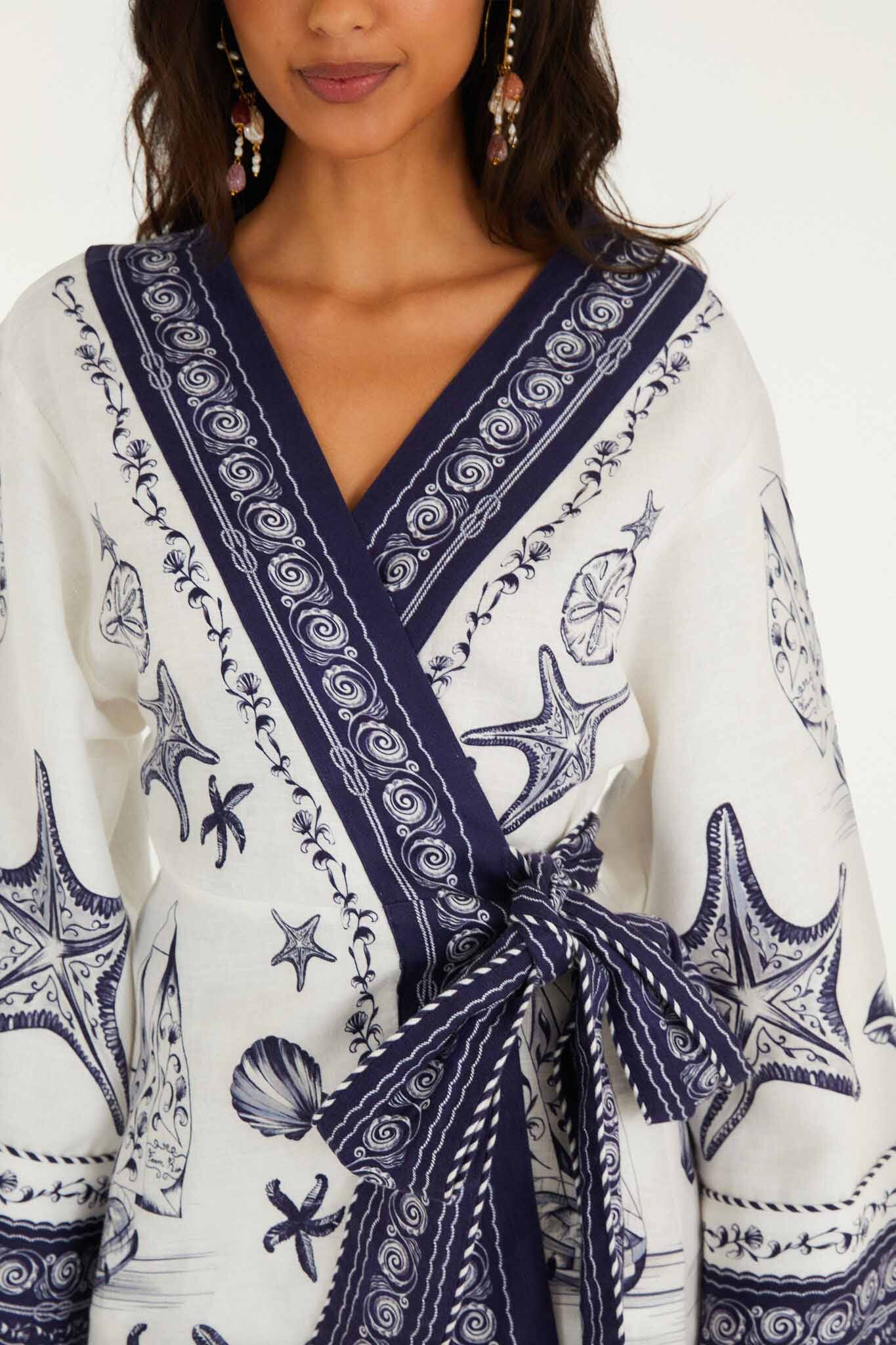 FARM Rio model wearing the Off-White Coast Scarf Euroflax Premium Linen Mini Dress