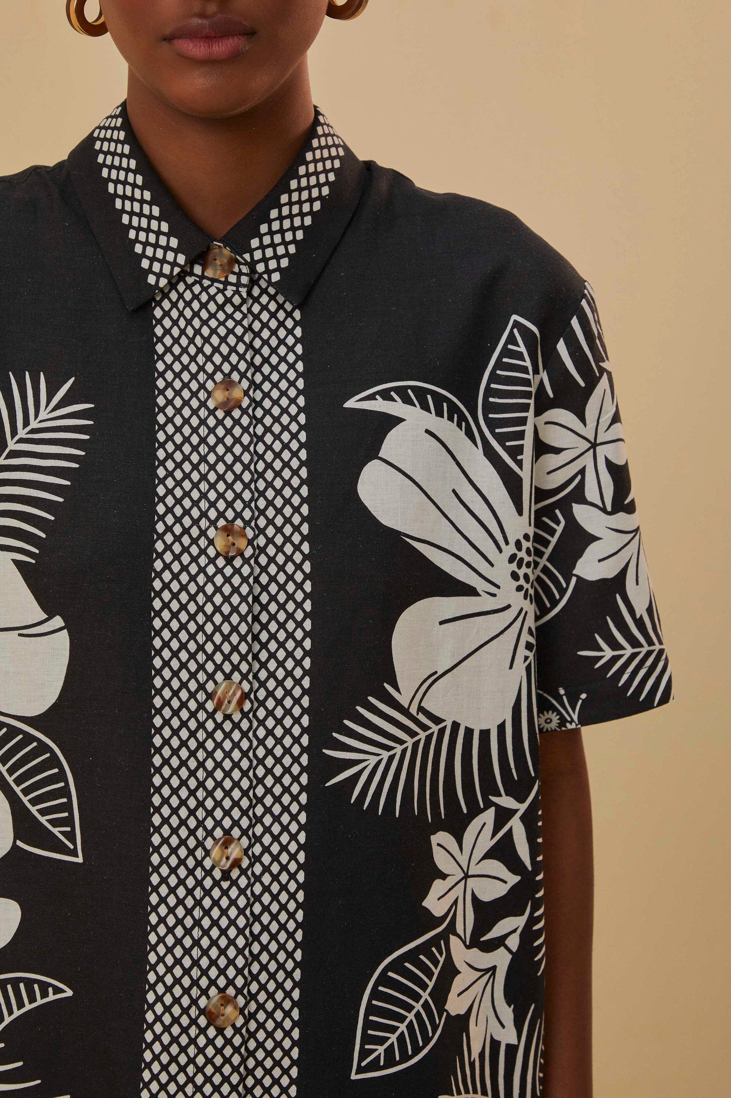 Black Macaw Elegance Unisex Shirt