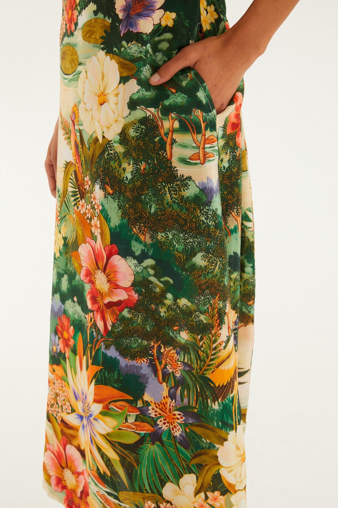 farm rio soft garden flower maxi dress FARM Rio Soft Garden Black Laces Short Sleeve Maxi Dress