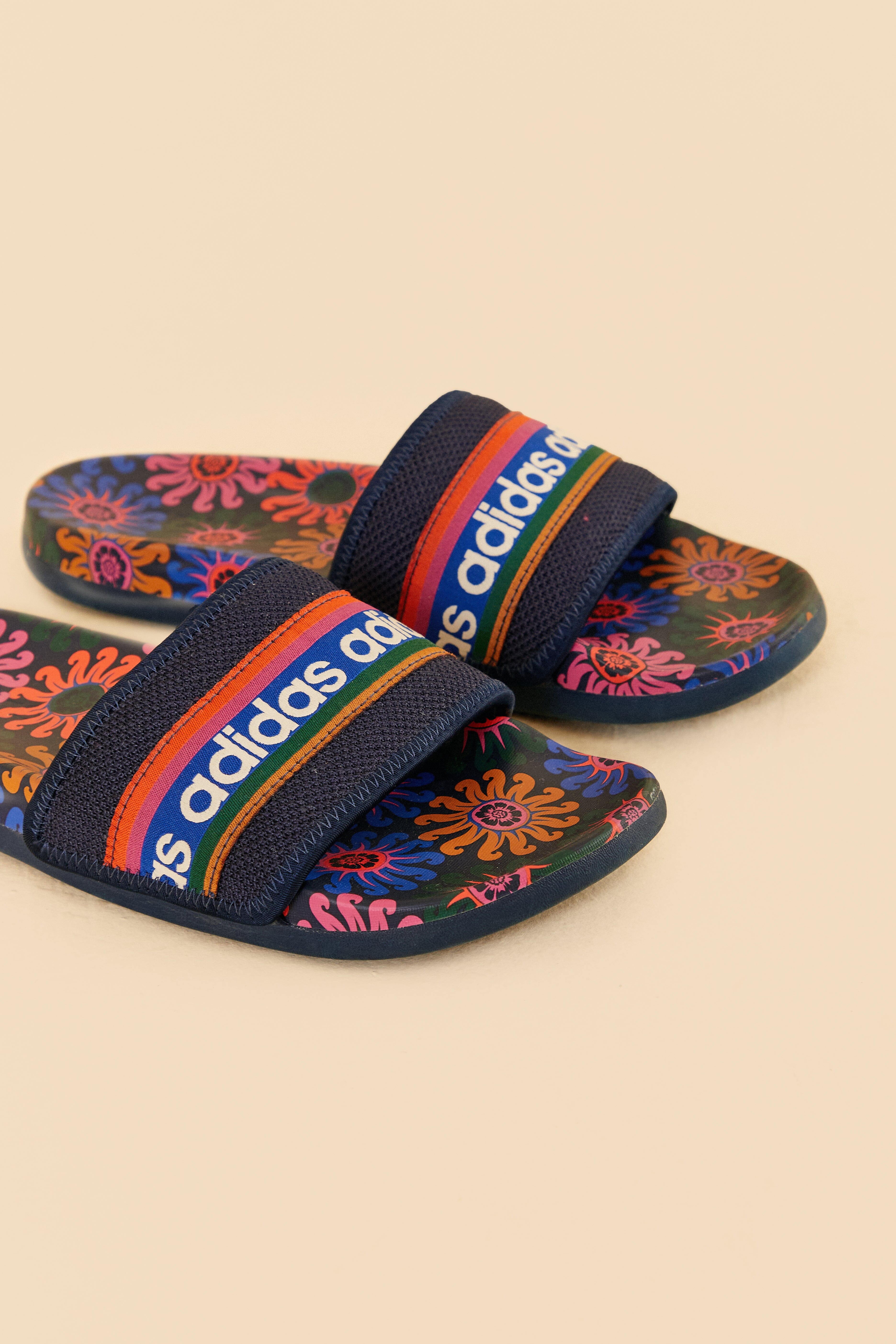 Adidas adilette cheap farm slides