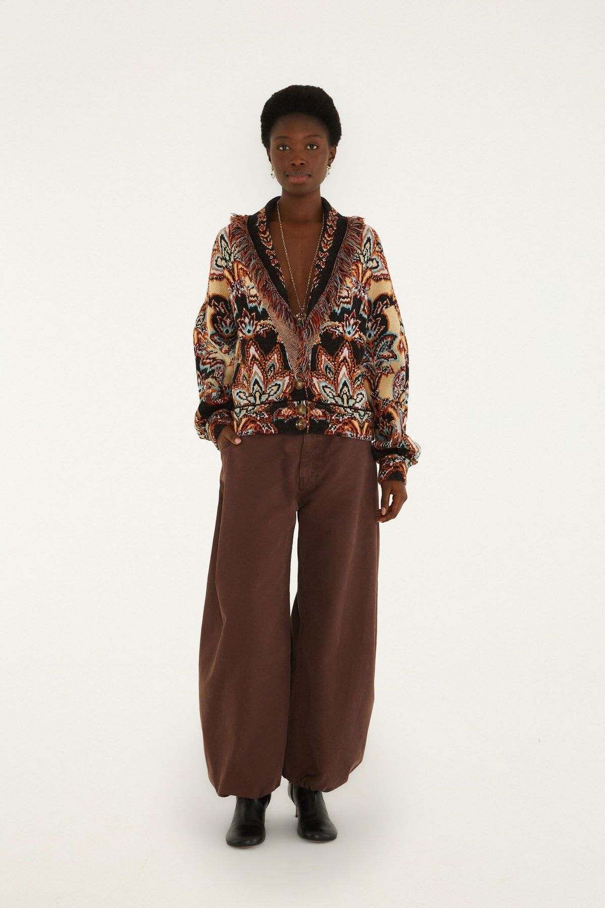 FARM Rio model wearing the Balloon Pockets Twill Pants