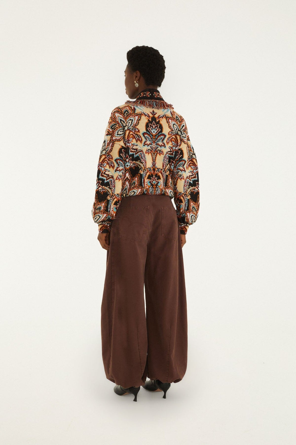 FARM Rio model wearing the Balloon Pockets Twill Pants