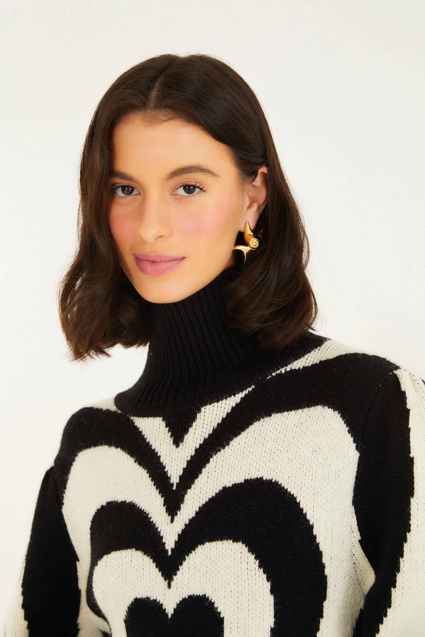 FARM Rio model wearing the Black And White Heart Gradient Knit Sweater