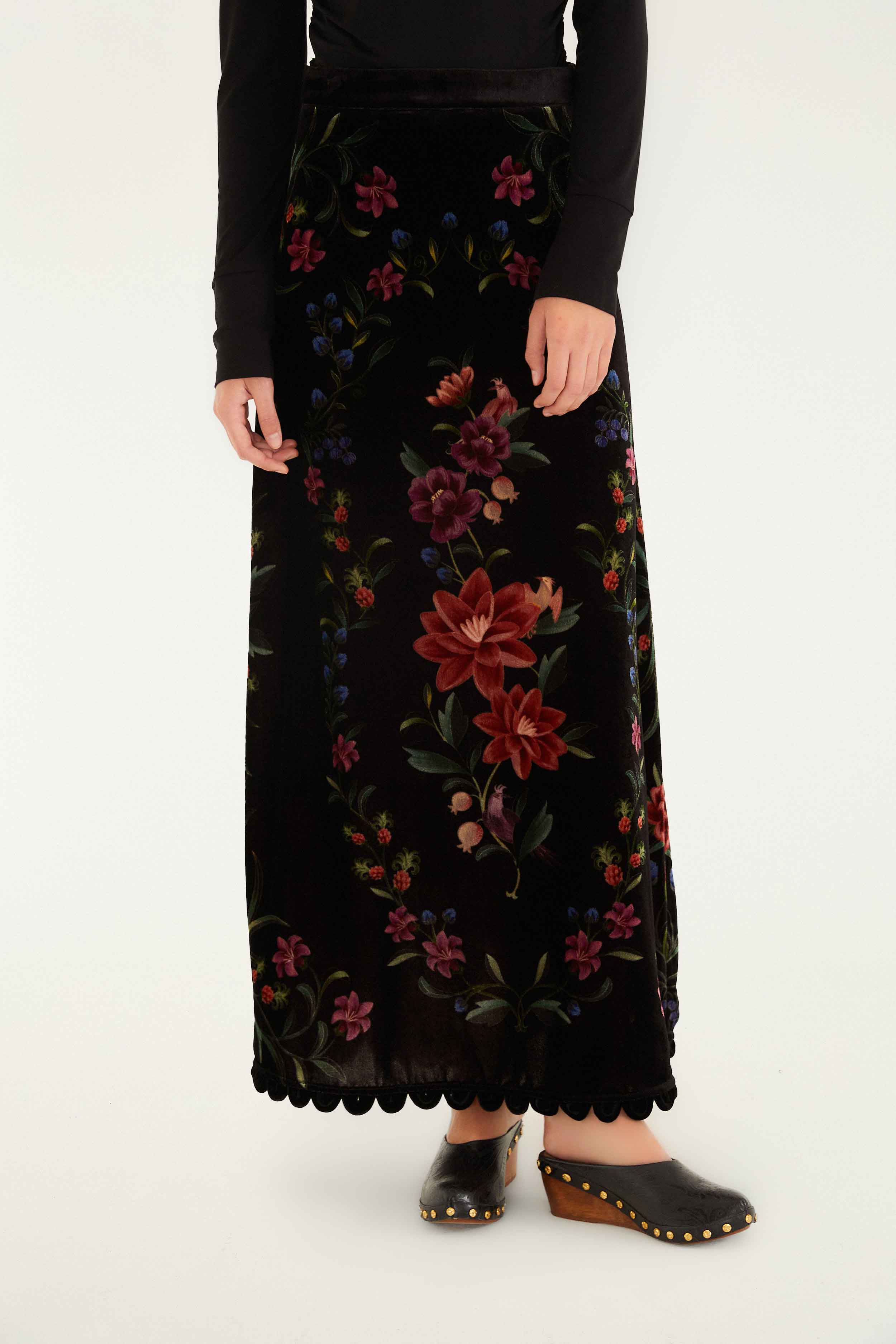 Black Belle Garden Scallop Hem Midi Skirt | FARM Rio