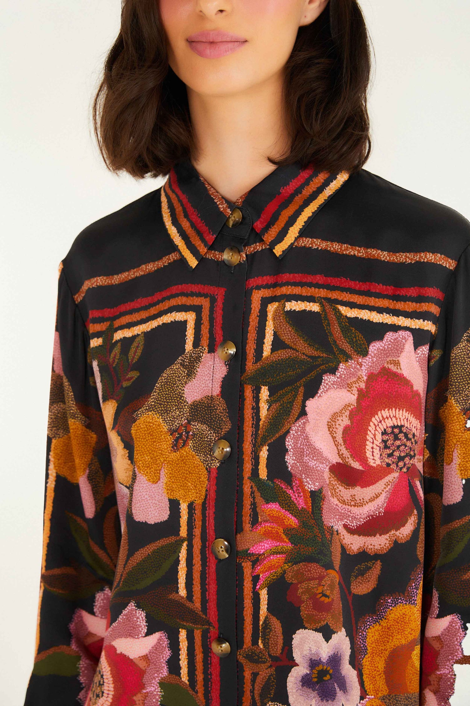 Black Chenille Flowers Lenzing Ecovero Viscose Shirt | FARM Rio Black Chenille Flowers Lenzing Ecovero Viscose Shirt | FARM Rio
