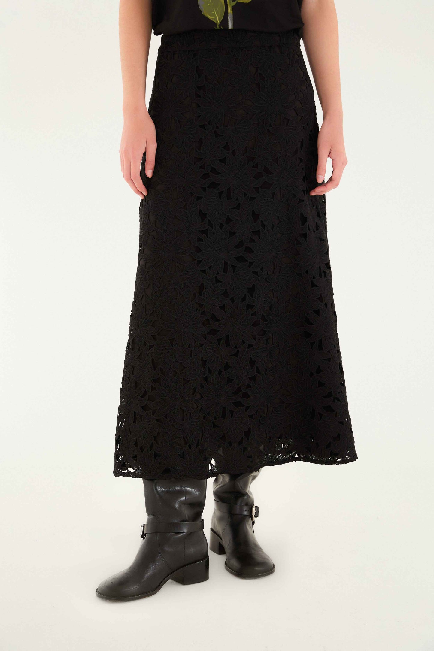 FARM Rio model wearing the Black Flowered Lace Midi Skirt