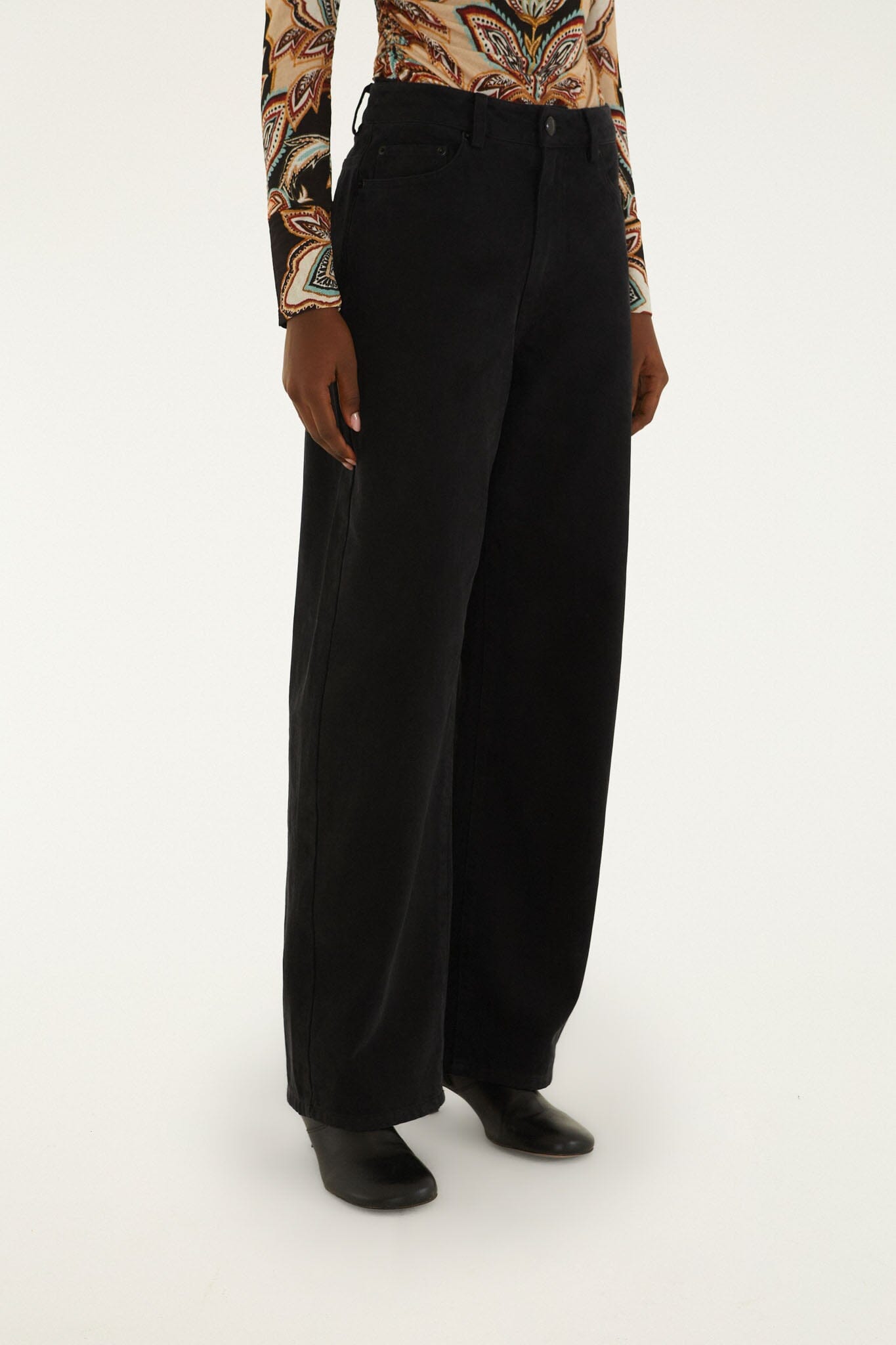 FARM Rio model wearing the Black Richelieu Denim Trousers