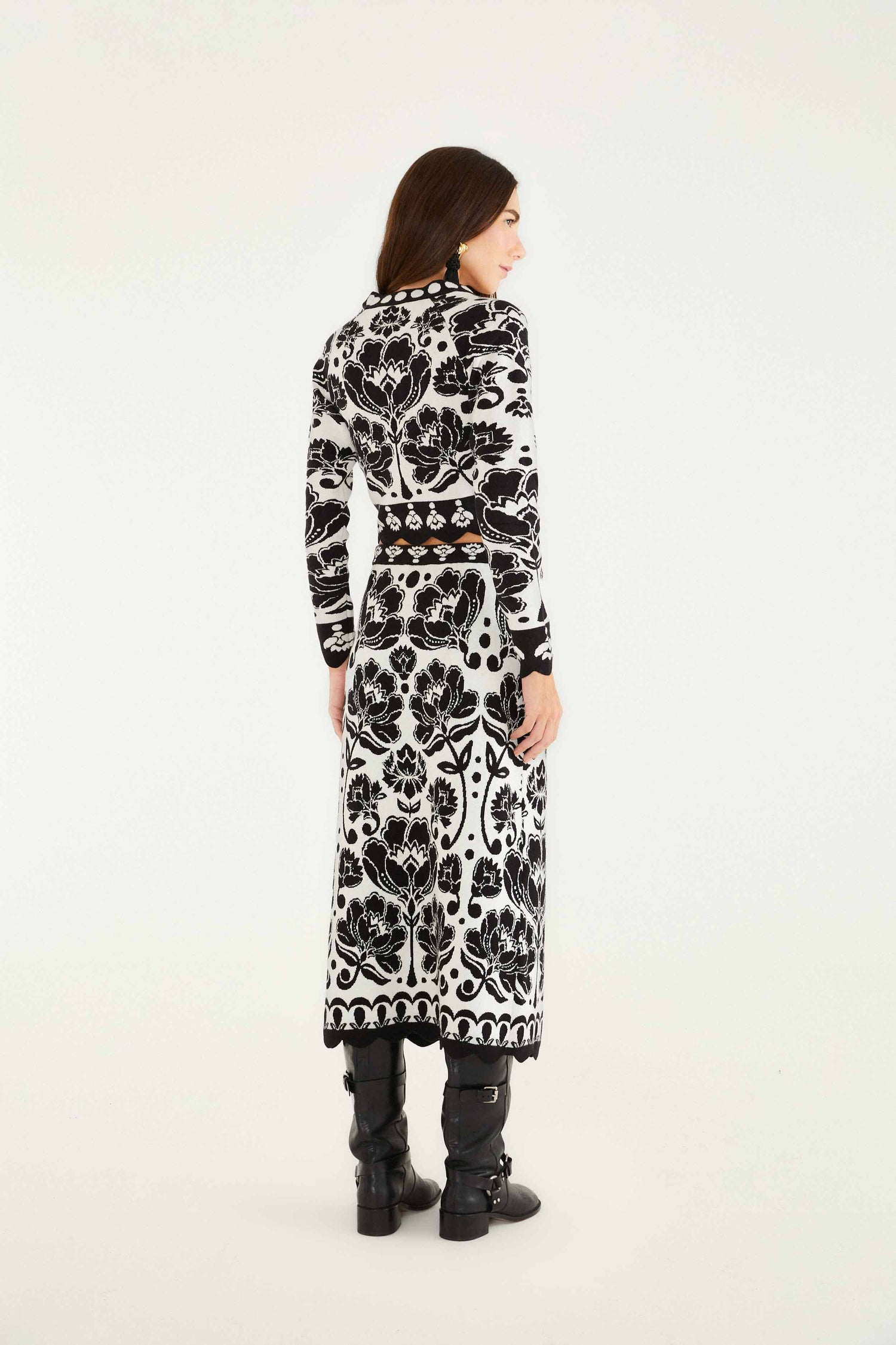 FARM Rio model wearing the Black & White Floral Arabesque Knit Skirt