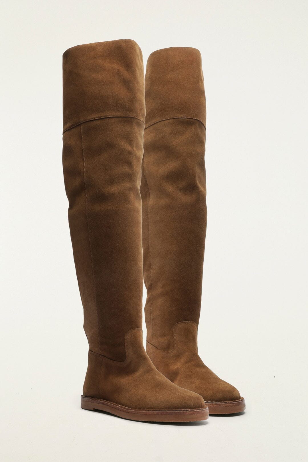 FARM Rio model wearing the Brown Over The Knee Flat Boot