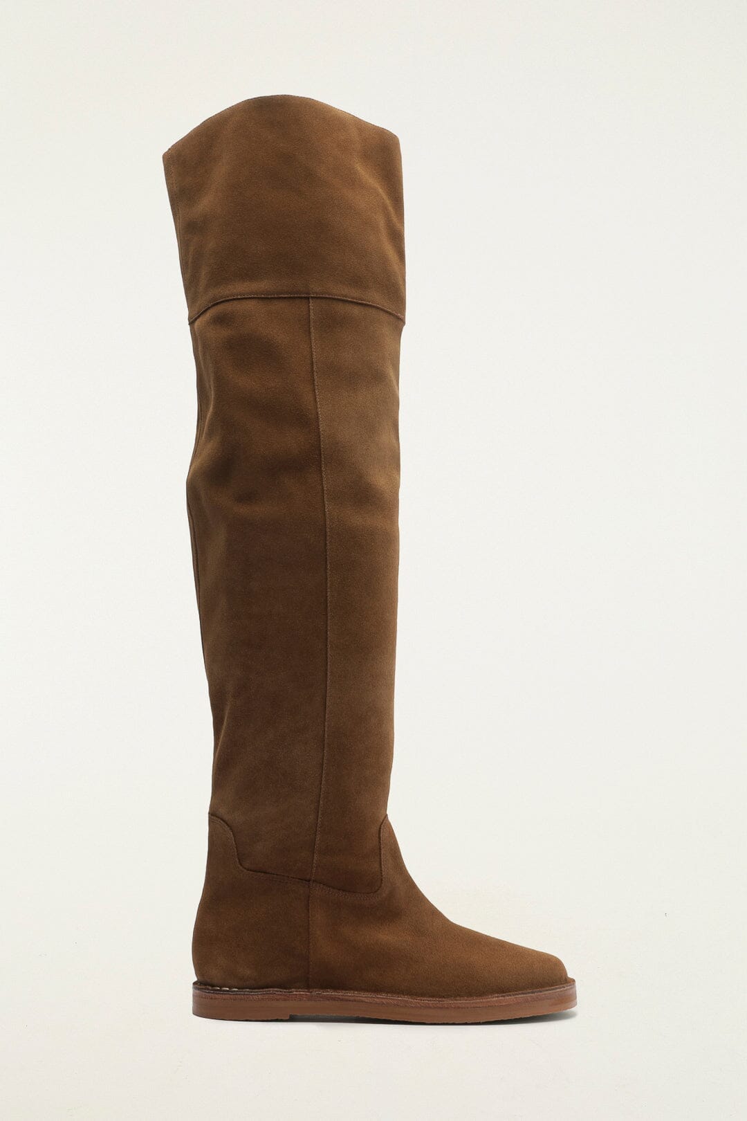 FARM Rio model wearing the Brown Over The Knee Flat Boot