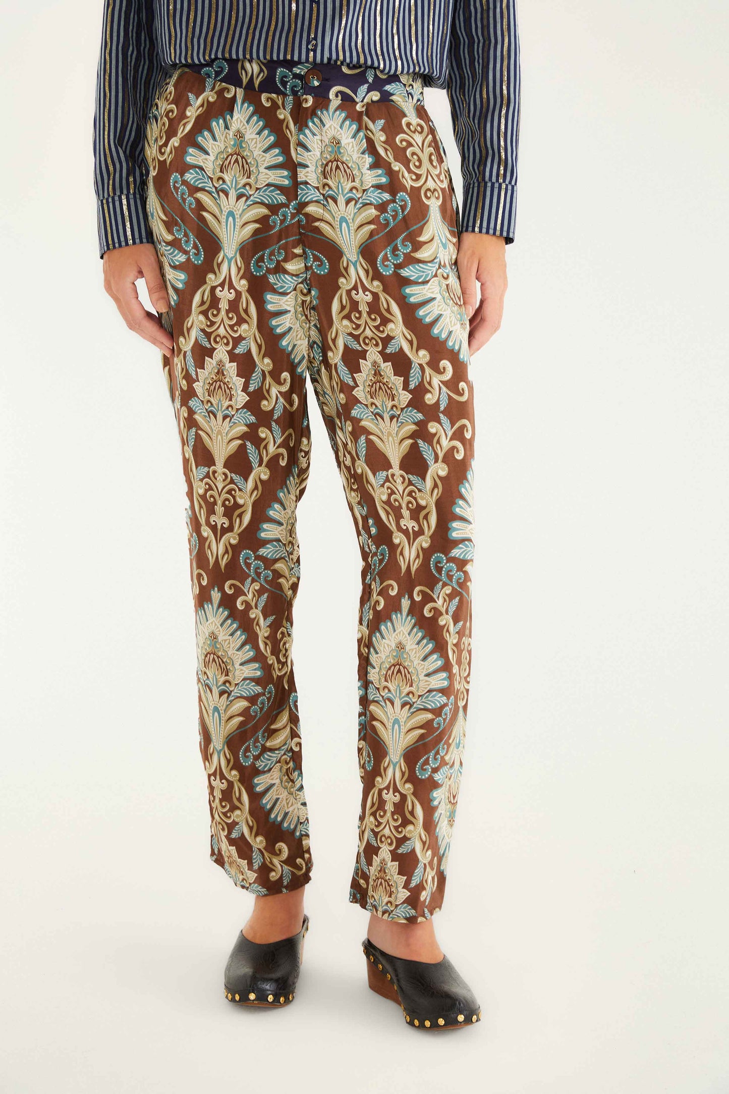 FARM Rio model wearing the Brown Wonderful Arabesque Pants