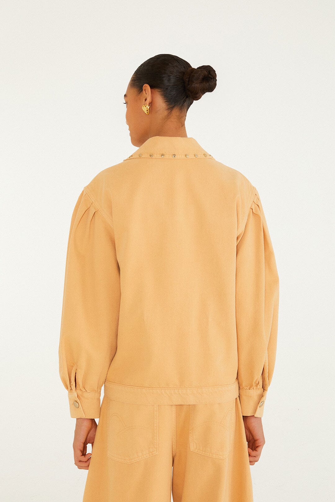FARM Rio model wearing the Criaturas Fantásticas Twill Jacket