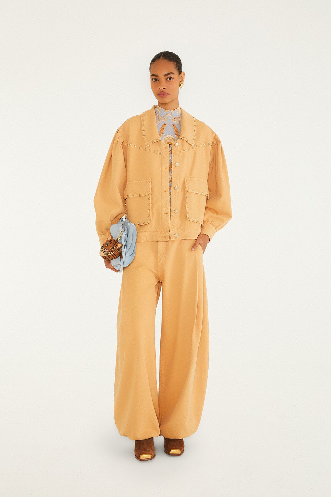FARM Rio model wearing the Criaturas Fantásticas Twill Pants