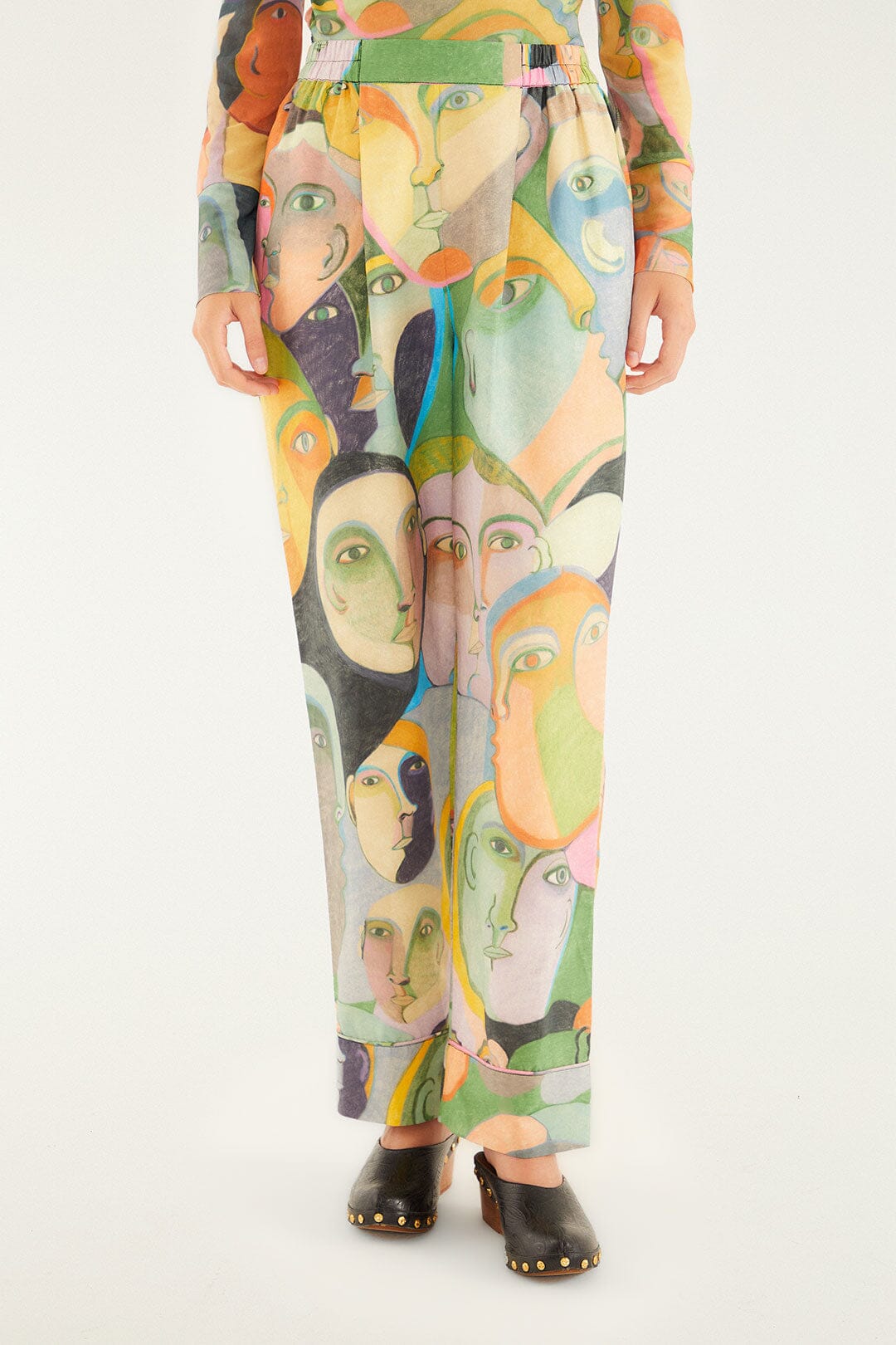 FARM Rio model wearing the Crowded Series Drawing Organic Cotton Pants