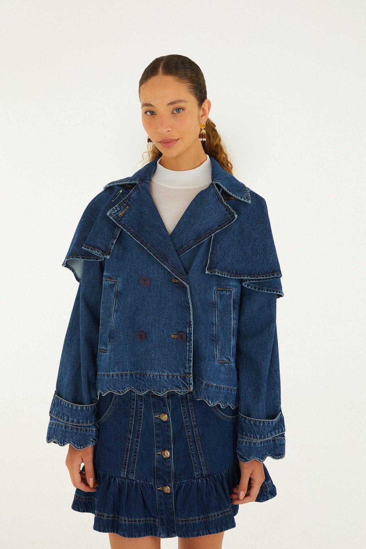 FARM Rio model wearing the Denim Buttoned Cropped Trench Coat