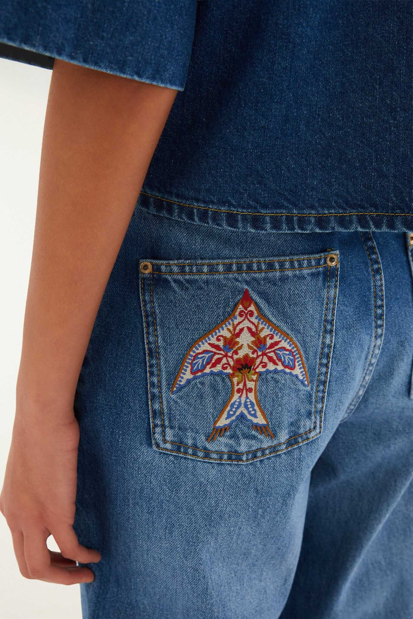 FARM Rio model wearing the Denim Porcelain Birds Pockets Flare Pants