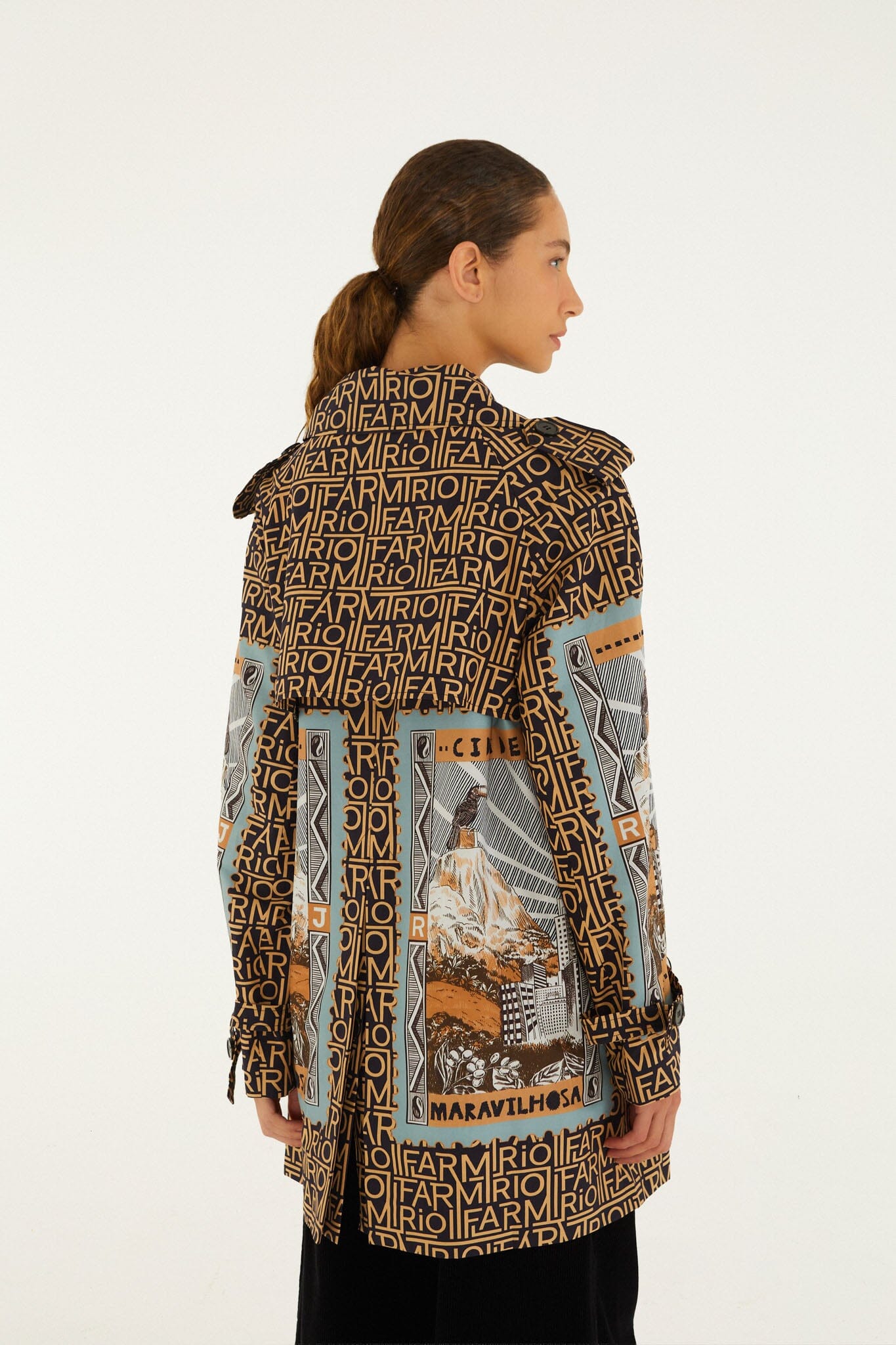 FARM Rio model wearing the Mixed Carioca Coffee Scarves Multicolor Trench Coa