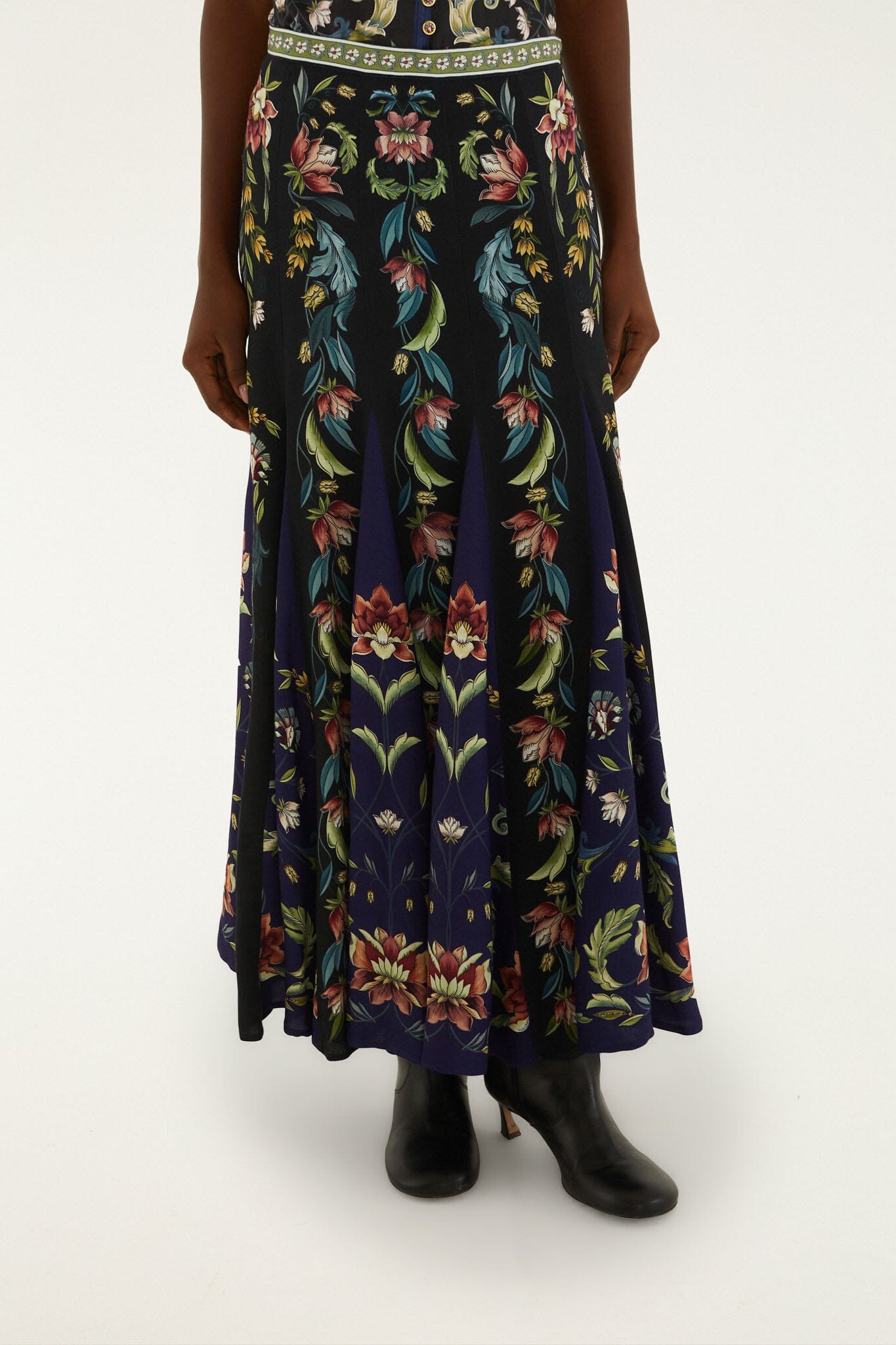 FARM Rio model wearing the Natalia Pleated Maxi Skirt
