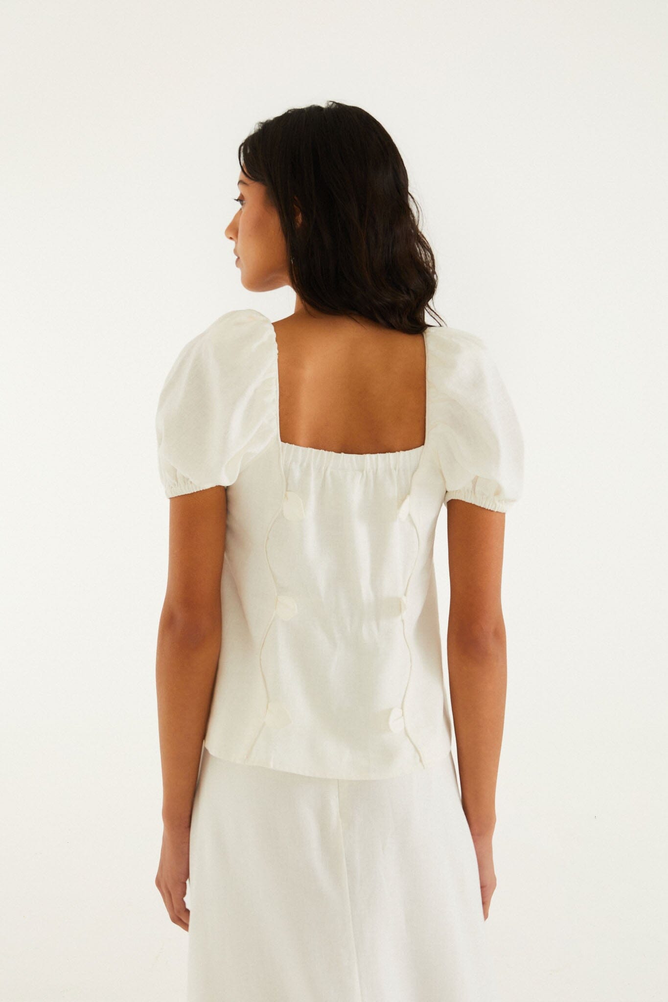 FARM Rio model wearing the Off-White 3d Flowers Puff Sleeve Blouse