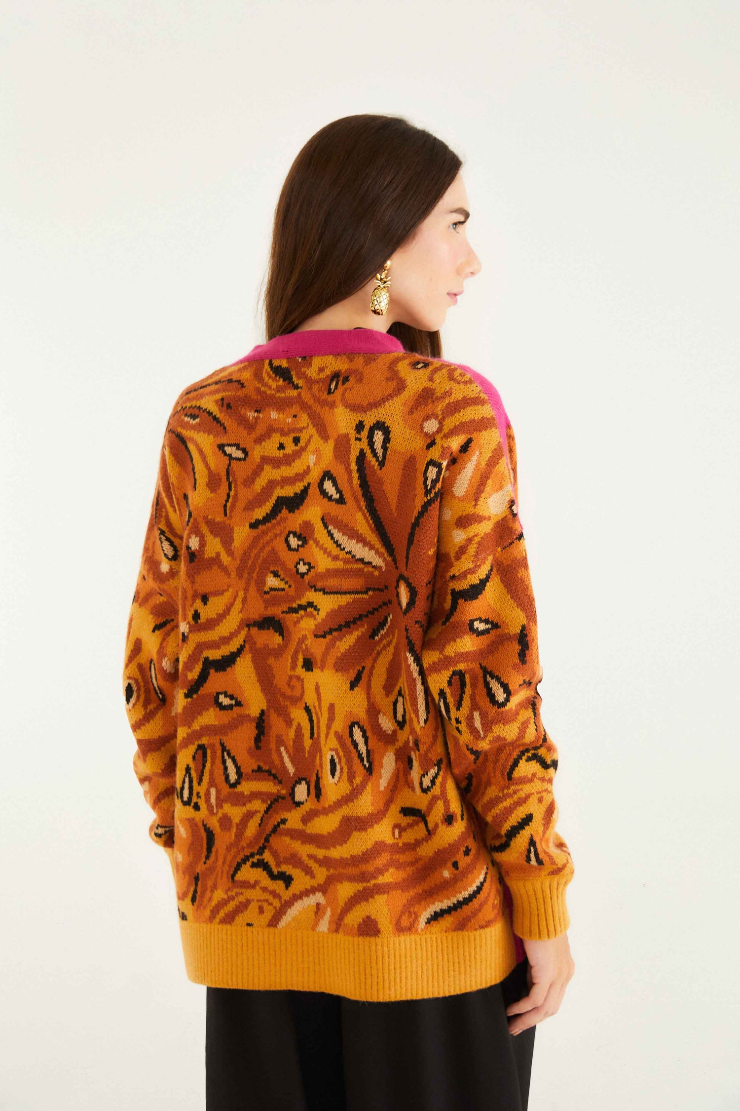 FARM Rio model wearing the Pink Bold Tiger Buttoned Knit Cardigan