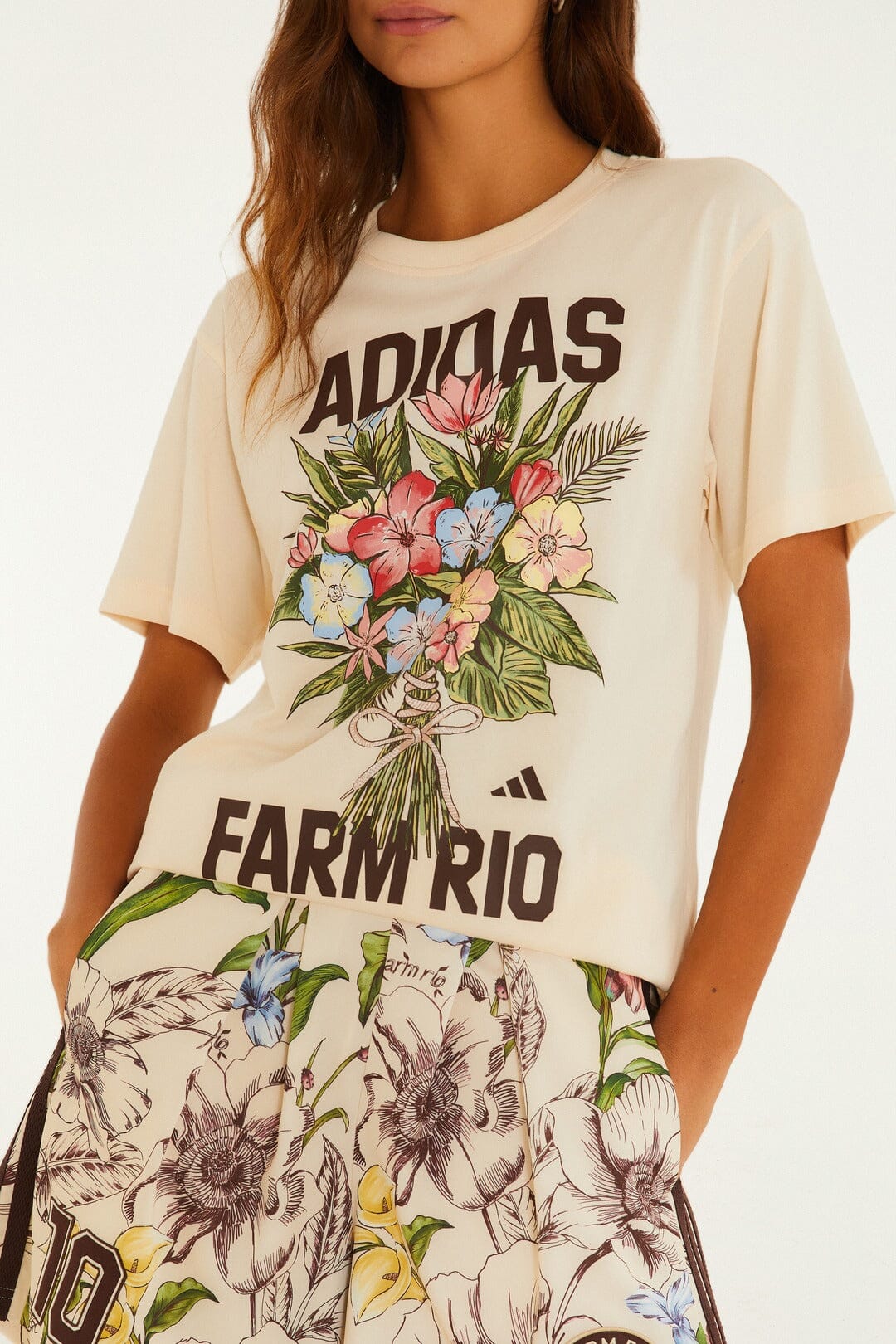 FARM Rio model wearing the Tshirt Adidas Bouquet Off-White