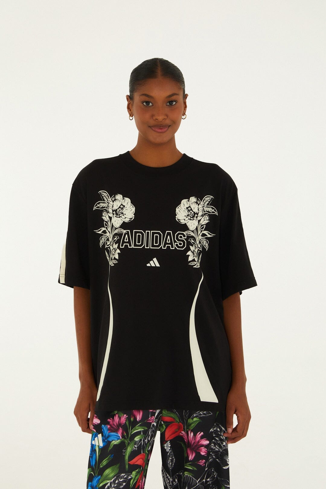 FARM Rio model wearing the Tshirt Adidas Sketch Floral Black