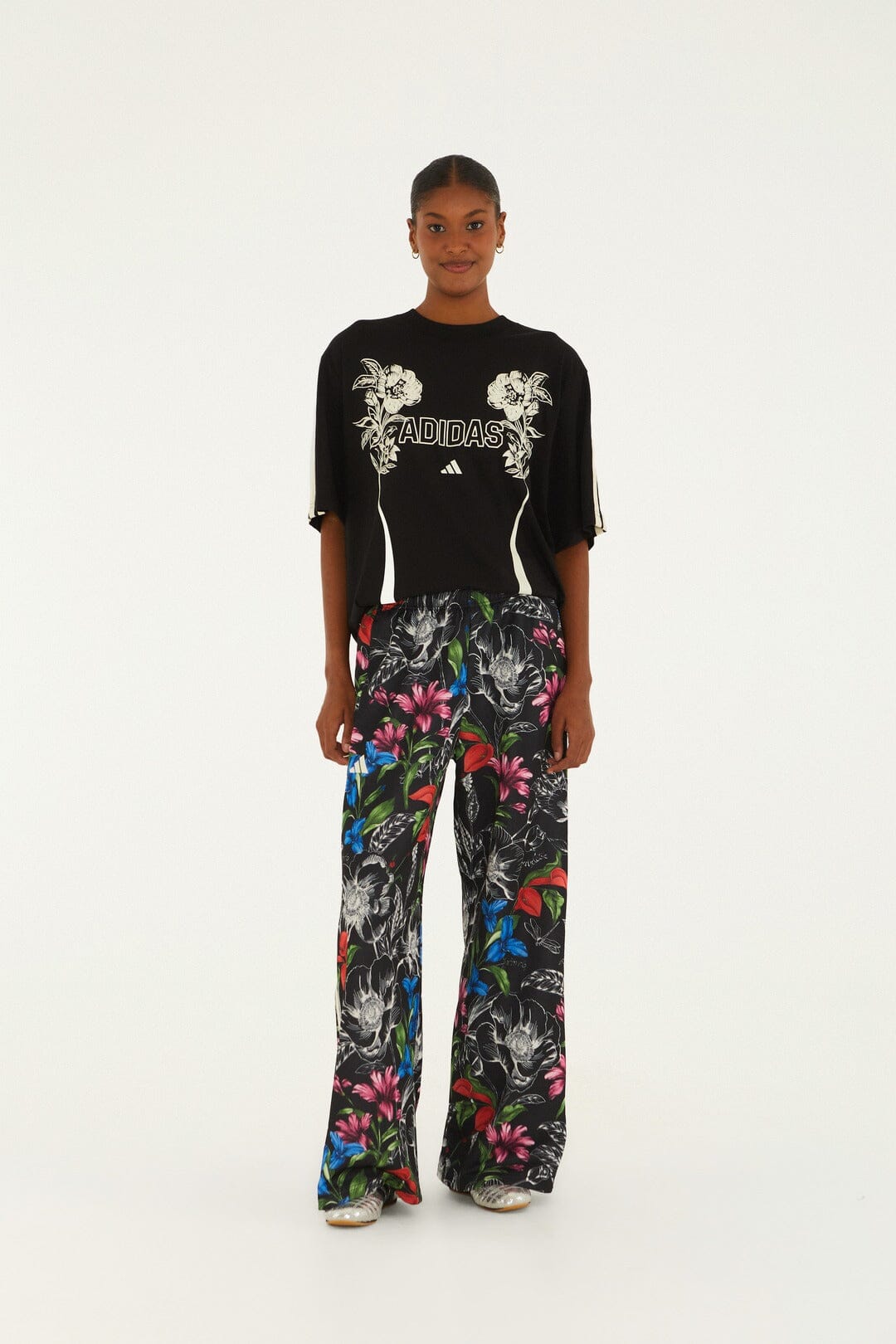 FARM Rio model wearing the Tshirt Adidas Sketch Floral Black