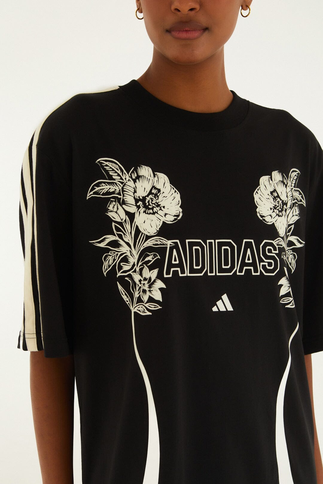 FARM Rio model wearing the Tshirt Adidas Sketch Floral Black