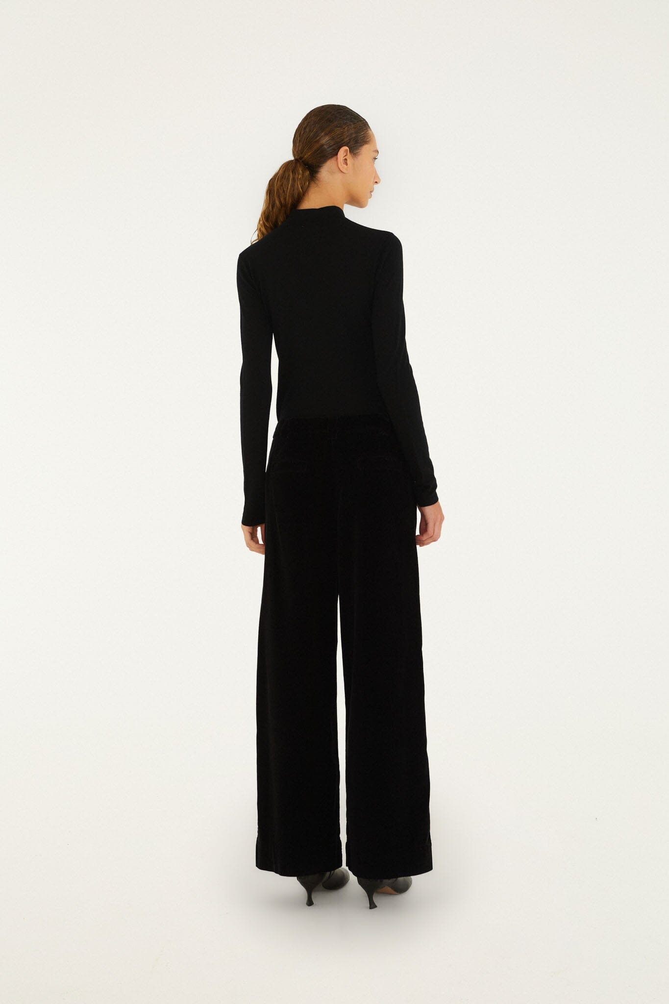 FARM Rio model wearing the Wide-Leg Tailored Corduroy Pants