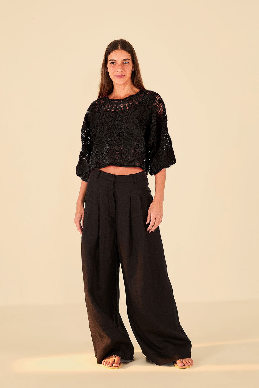 Black Alucina Luz Guipire Crop Top